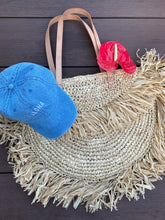 Load image into Gallery viewer, Woven Straw Bag w/ Hula Grass
